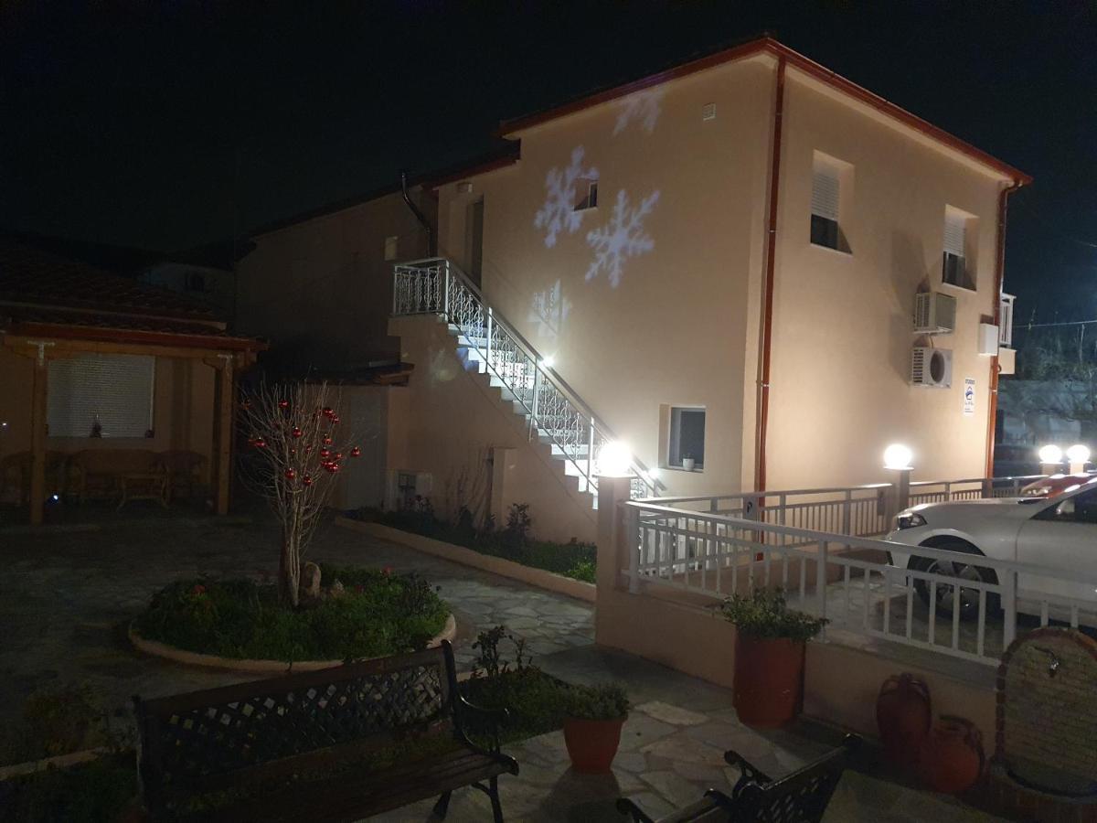 Casa Al Mare 1 Apartamento Peraía Exterior foto